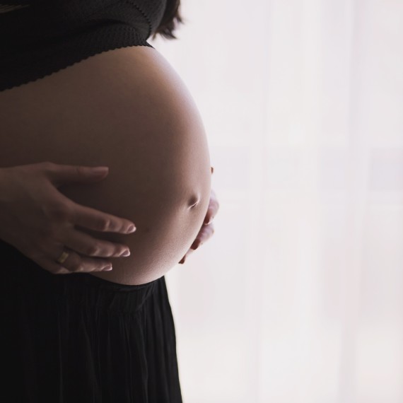 Aktywno&sacute;&cacute; fizyczna kobiety a przebieg ci&aogon;&zdot;y i porodu